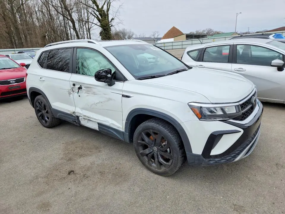 2024 VOLKSWAGEN TAOS SE  