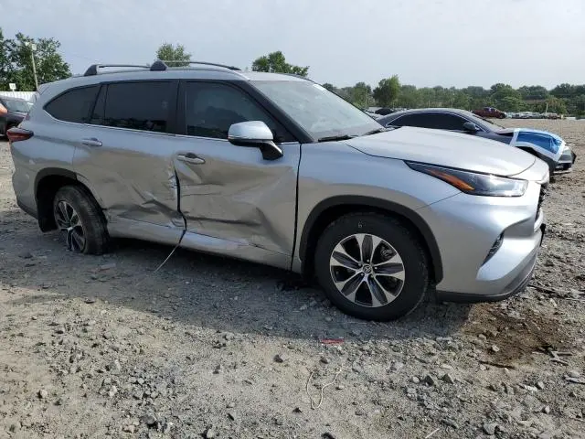 2024 TOYOTA HIGHLANDER LE  