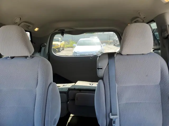 2017 TOYOTA SIENNA LE  
