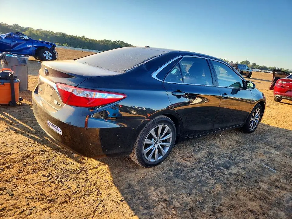 2015 TOYOTA CAMRY XLE  