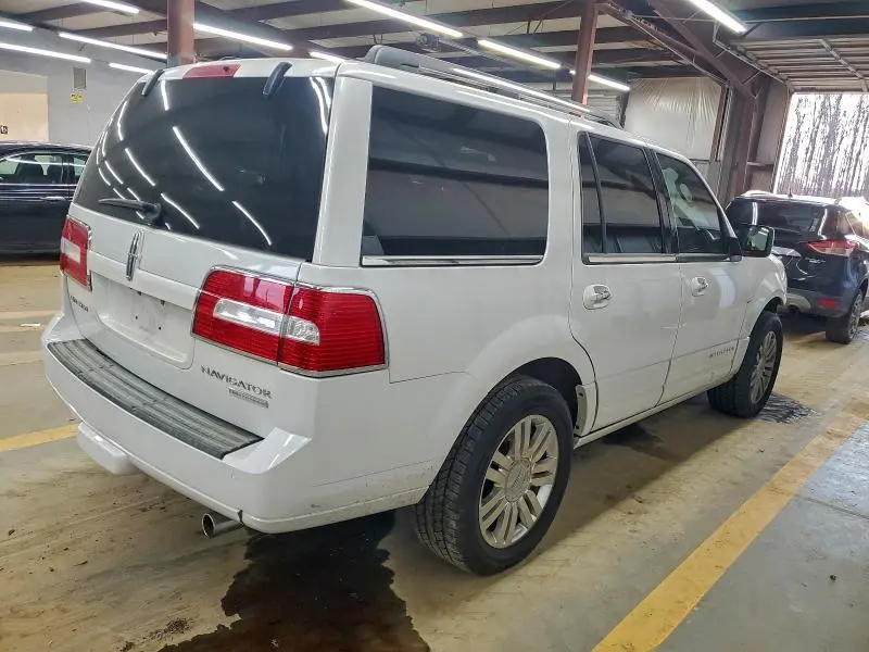 2011 LINCOLN NAVIGATOR   