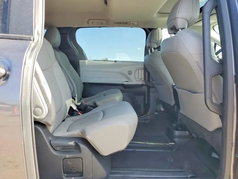 2025 TOYOTA SIENNA XLE 8-PASSENGER  