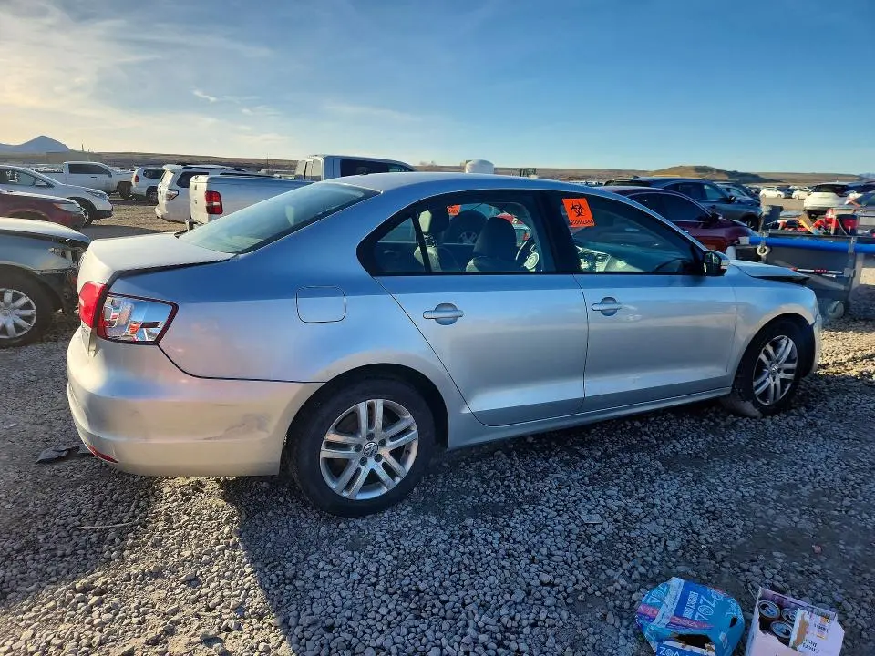 2011 VOLKSWAGEN JETTA SE  