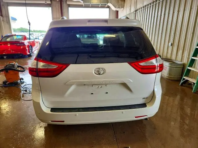 2015 TOYOTA SIENNA XLE PREMIUM 8-PASSENGER  