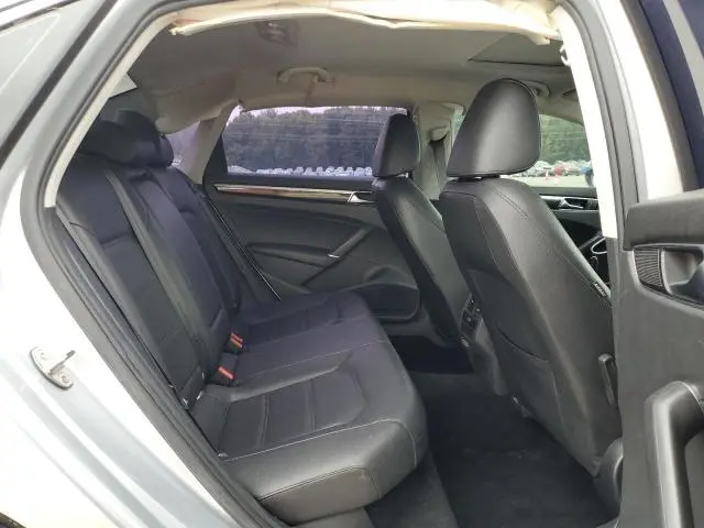 2019 VOLKSWAGEN PASSAT SE R-LINE  