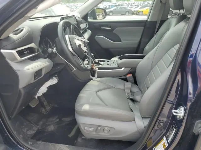 2022 TOYOTA HIGHLANDER XLE  