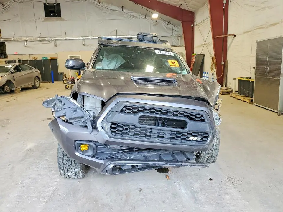 2017 TOYOTA TACOMA SR5 V6  