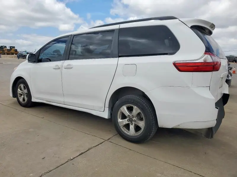 2018 TOYOTA SIENNA LE  