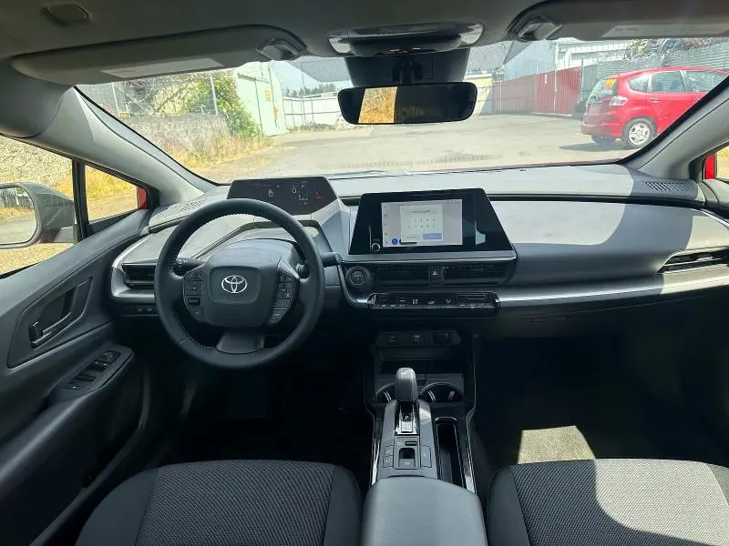 2025 TOYOTA PRIUS LE  