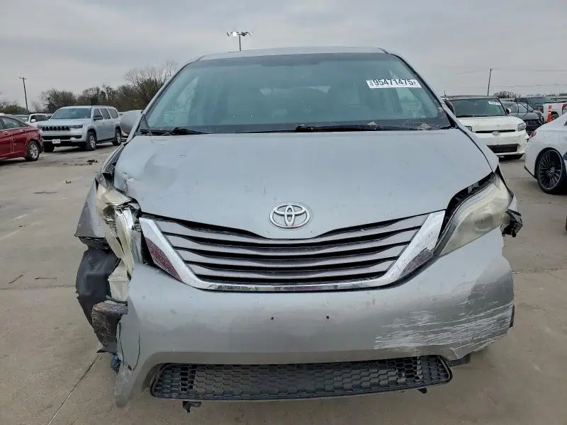 2017 TOYOTA SIENNA XLE  