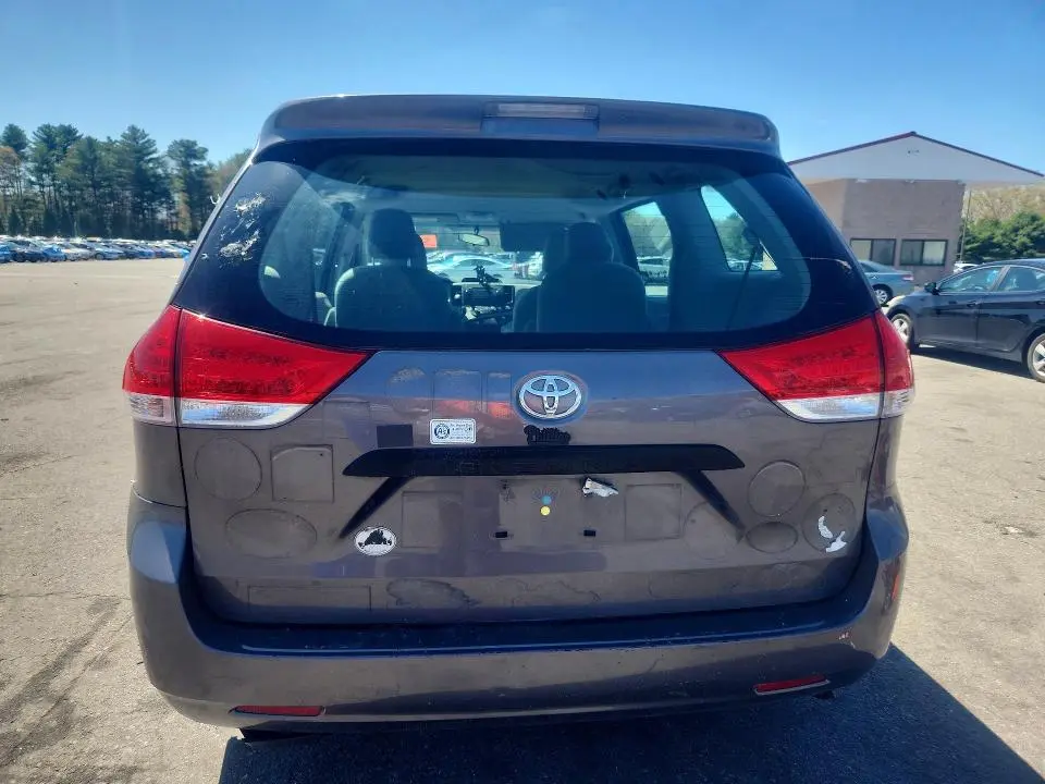 2014 TOYOTA SIENNA L 7-PASSENGER  