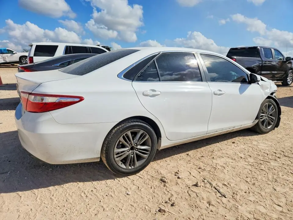 2015 TOYOTA CAMRY SE  