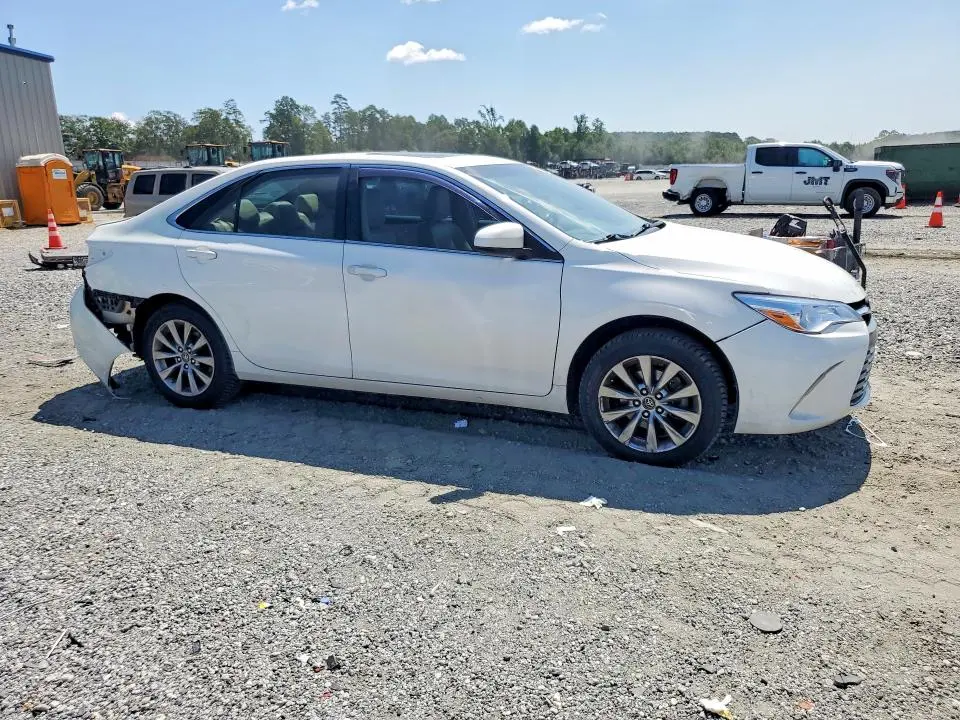 2015 TOYOTA CAMRY XLE  
