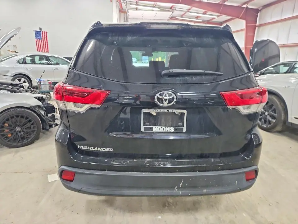 2019 TOYOTA HIGHLANDER LE  