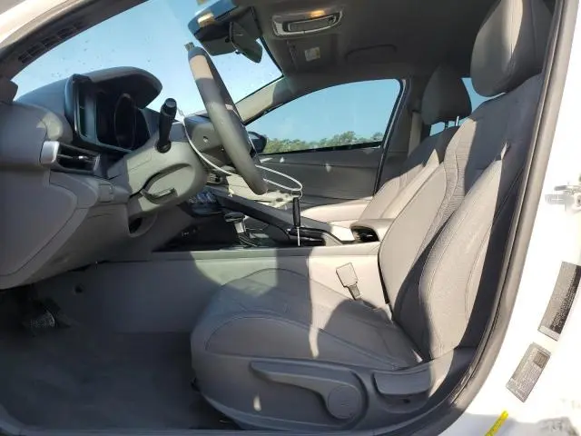 2022 HYUNDAI ELANTRA SE