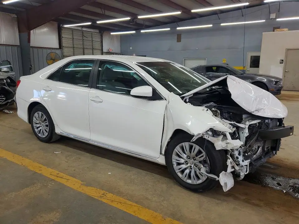2014 TOYOTA CAMRY LE  
