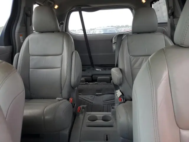 2019 TOYOTA SIENNA XLE  