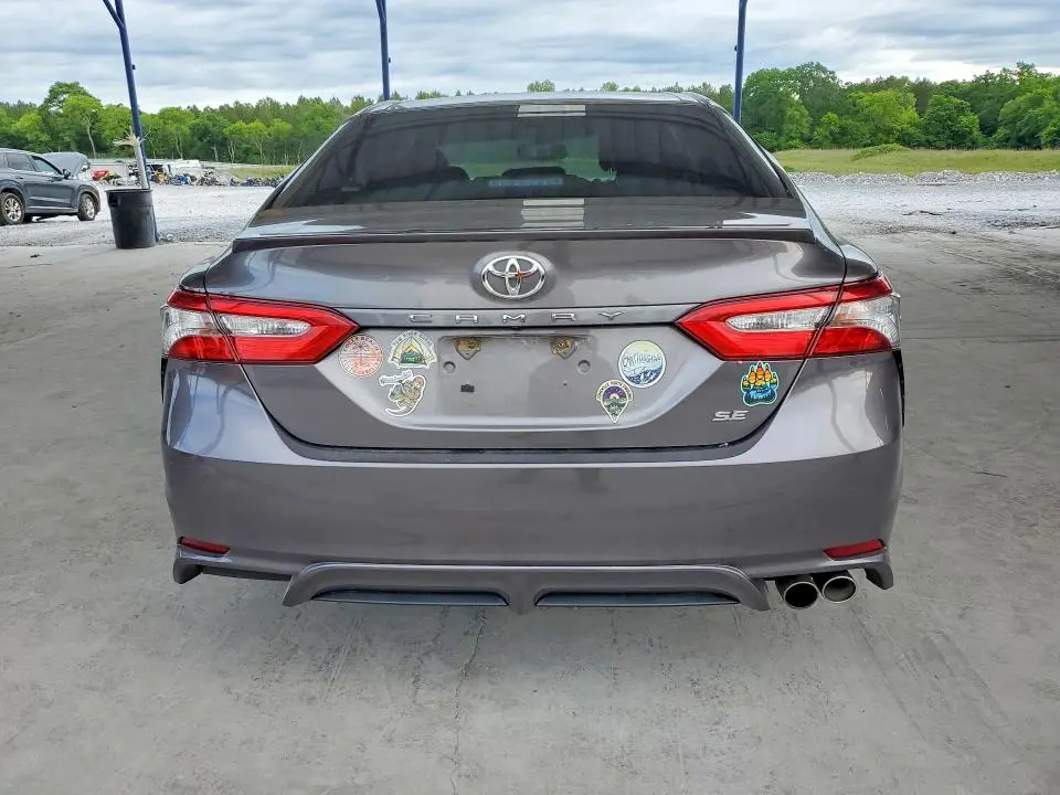 2018 TOYOTA CAMRY SE  