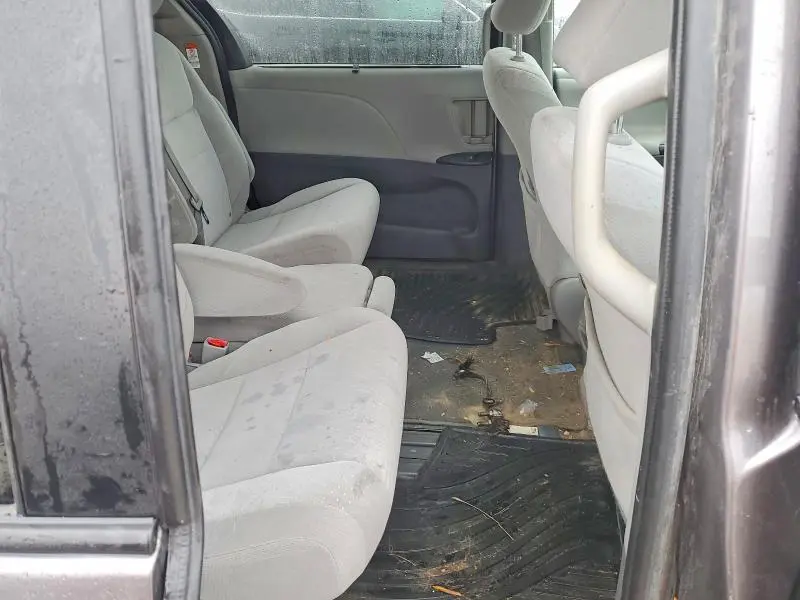 2020 TOYOTA SIENNA LE 8-PASSENGER  