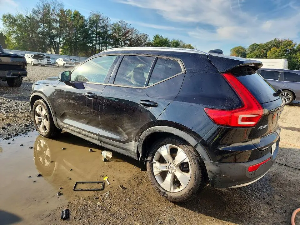 2019 VOLVO XC40 T5 MOMENTUM  