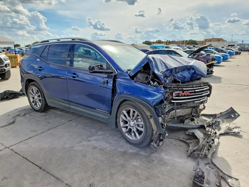 2022 GMC TERRAIN SLT  