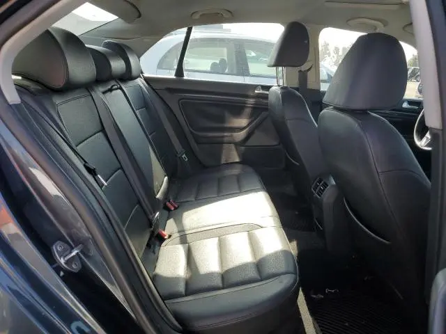 2010 VOLKSWAGEN JETTA SE  