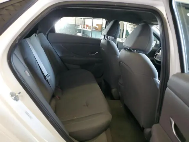 2024 HYUNDAI ELANTRA SE  