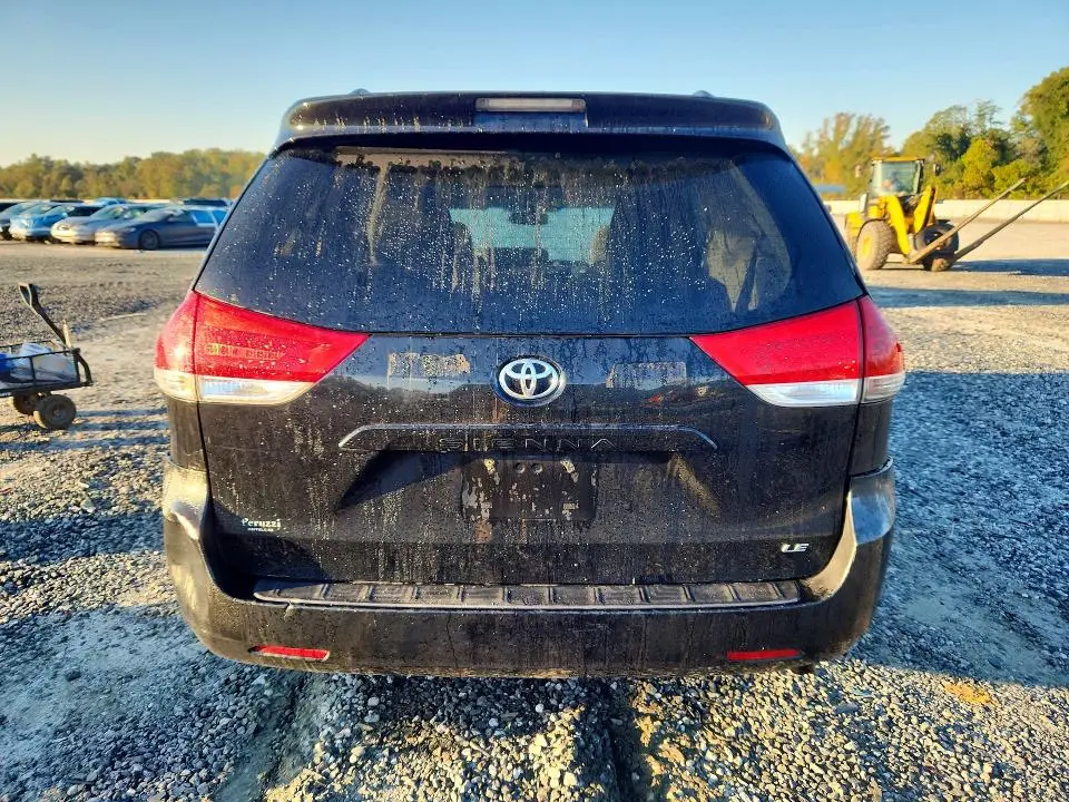 2011 TOYOTA SIENNA LE  