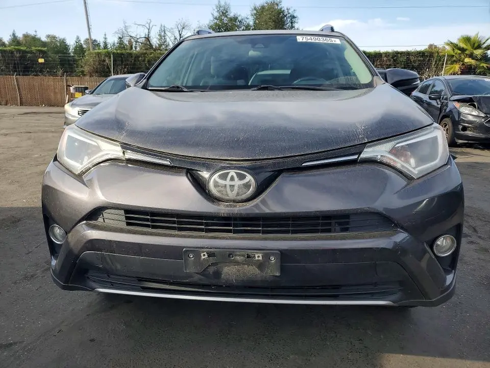 2017 TOYOTA RAV4 XLE  