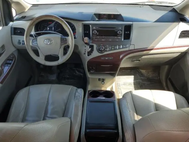 2013 TOYOTA SIENNA XLE  