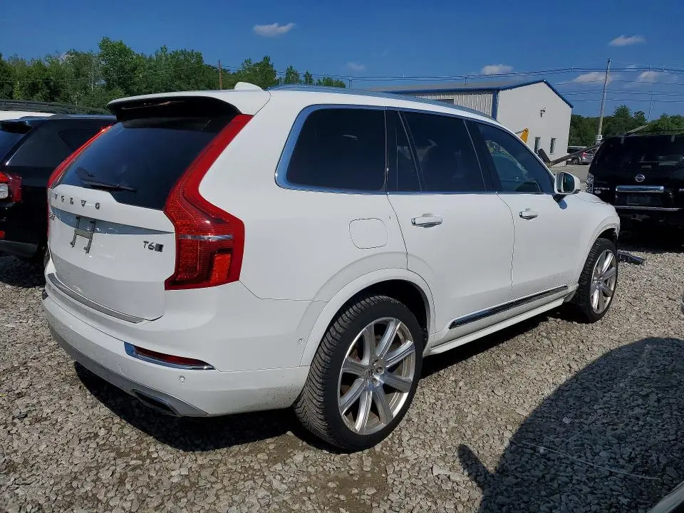 2017 VOLVO XC90 T6  