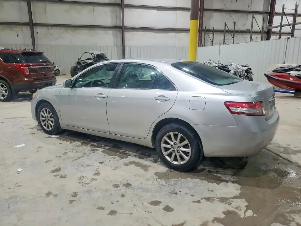 2011 TOYOTA CAMRY XLE  
