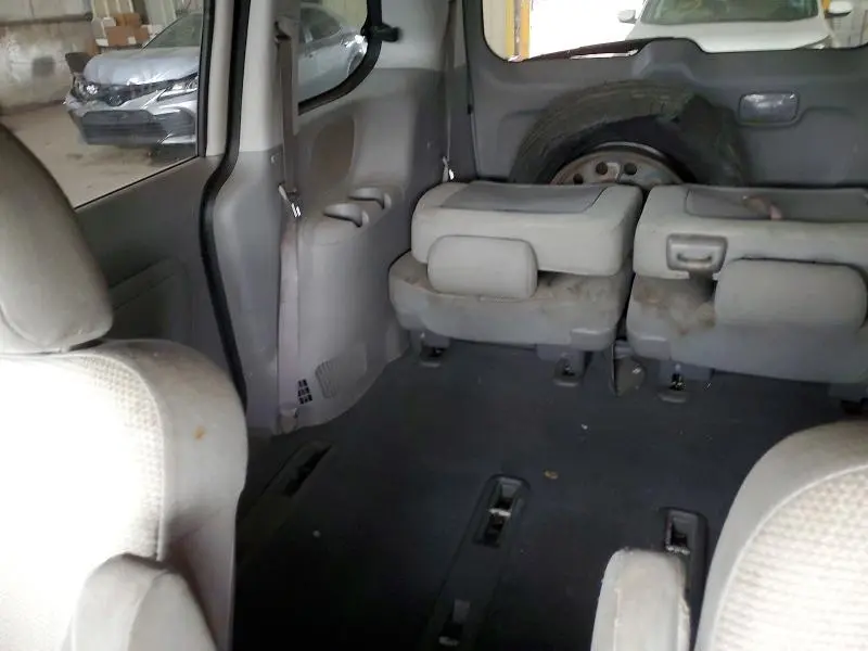 2010 KIA SEDONA LX  
