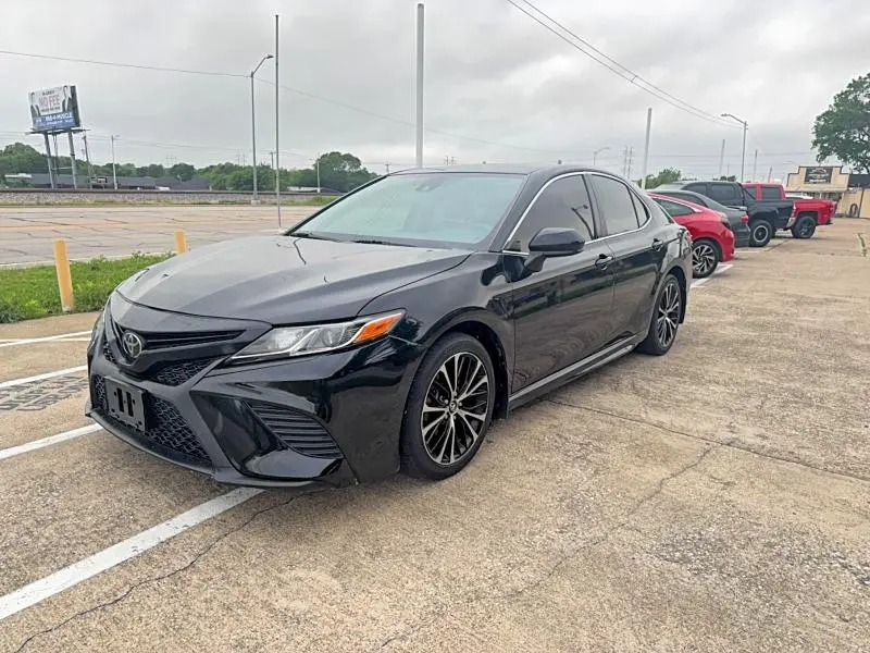 2018 TOYOTA CAMRY SE  