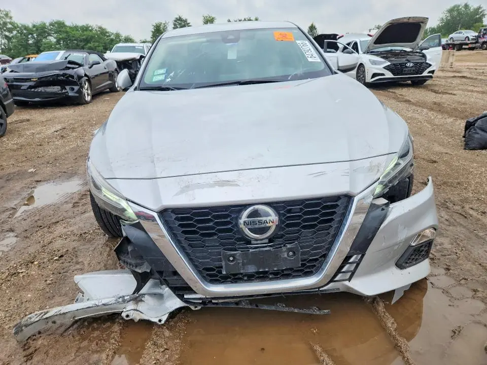2022 NISSAN ALTIMA SV  