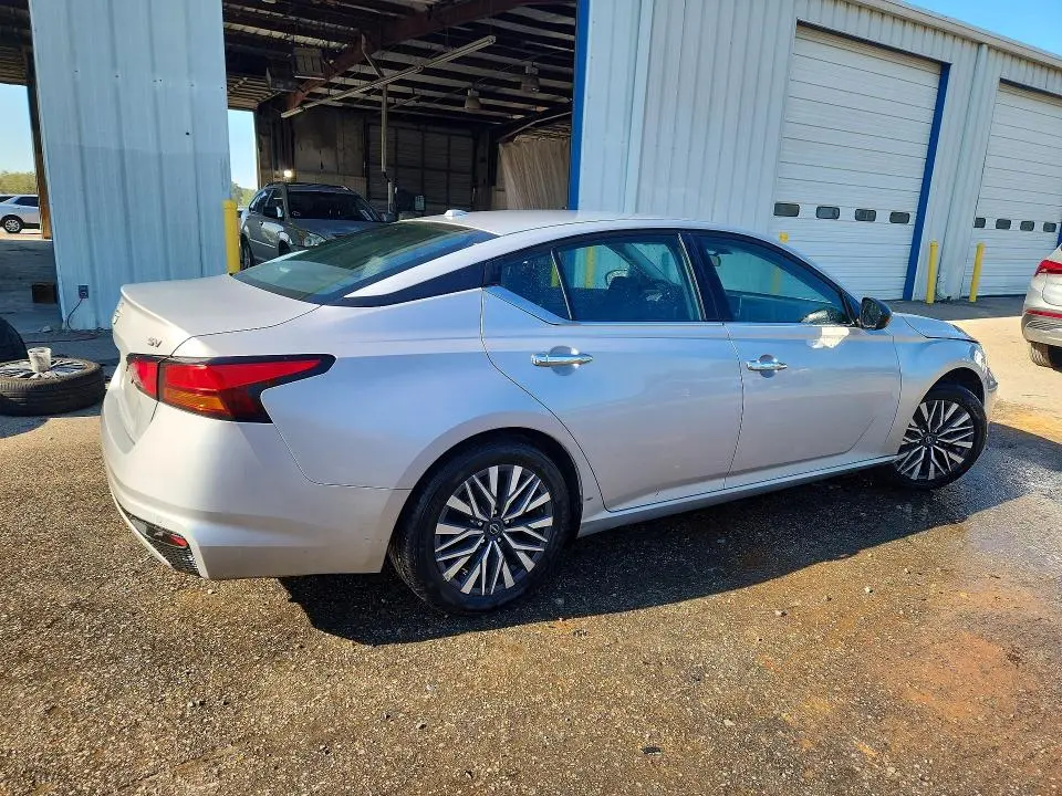 2024 NISSAN ALTIMA SV  