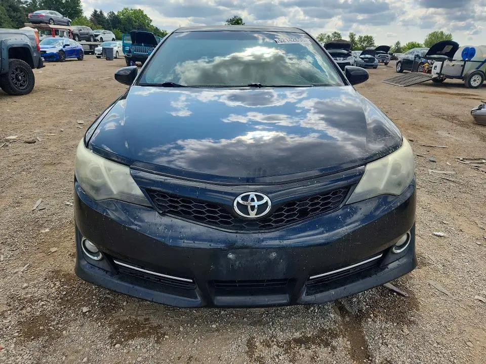 2013 TOYOTA CAMRY SE  