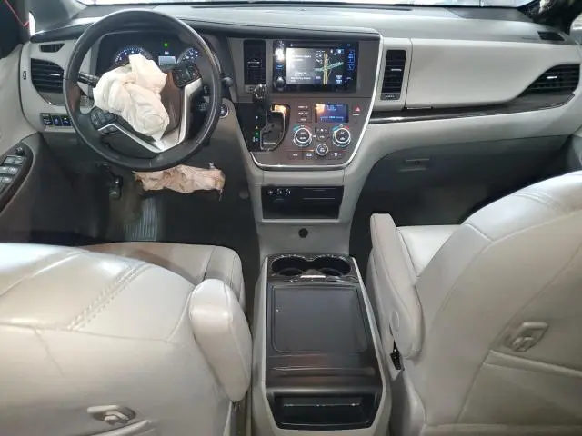 2017 TOYOTA SIENNA XLE