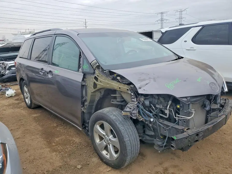 2015 TOYOTA SIENNA LE 8-PASSENGER  