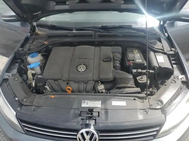2013 VOLKSWAGEN JETTA SE  