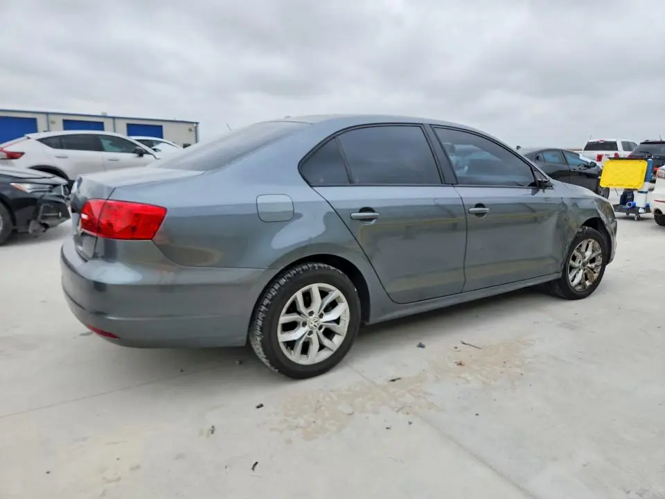 2013 VOLKSWAGEN JETTA BASE  