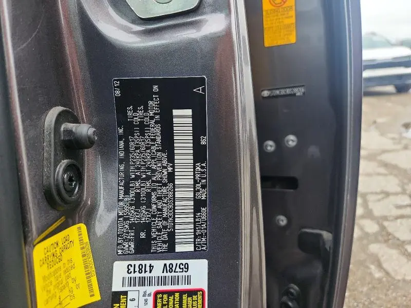 2013 TOYOTA SIENNA XLE 8-PASSENGER  