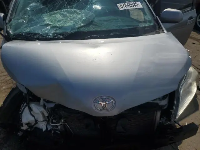 2013 TOYOTA SIENNA XLE  