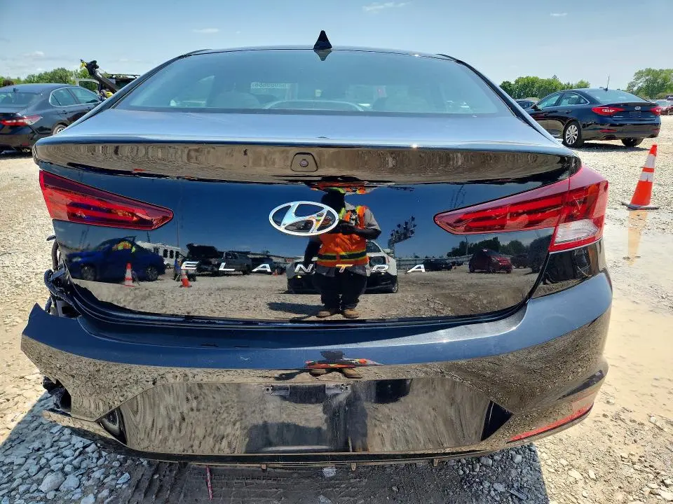 2020 HYUNDAI ELANTRA SEL  