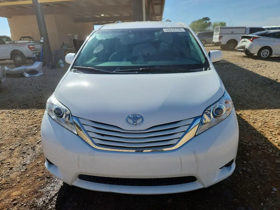 2017 TOYOTA SIENNA LE 8-PASSENGER  