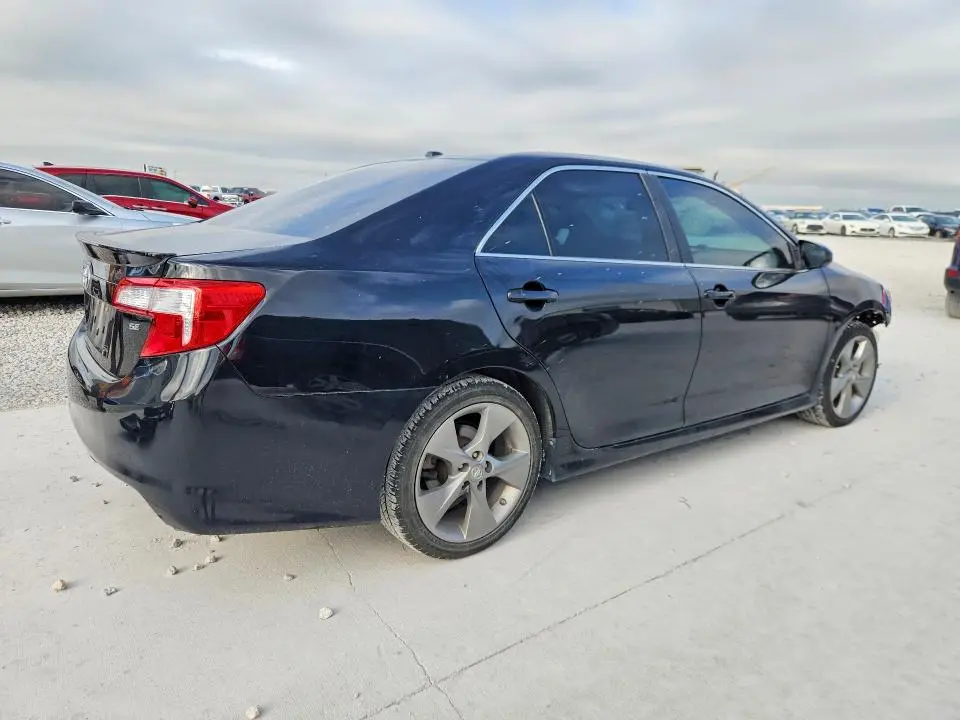 2012 TOYOTA CAMRY SE V6  