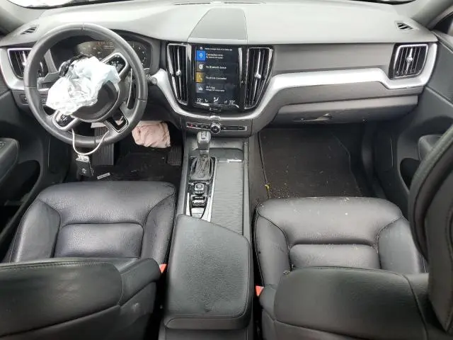 2020 VOLVO XC60 T5 MOMENTUM  