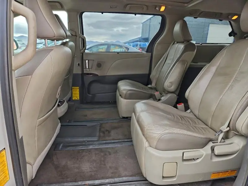 2012 TOYOTA SIENNA XLE  
