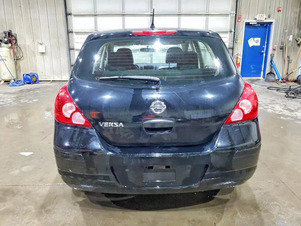 2011 NISSAN VERSA 1.8 S  