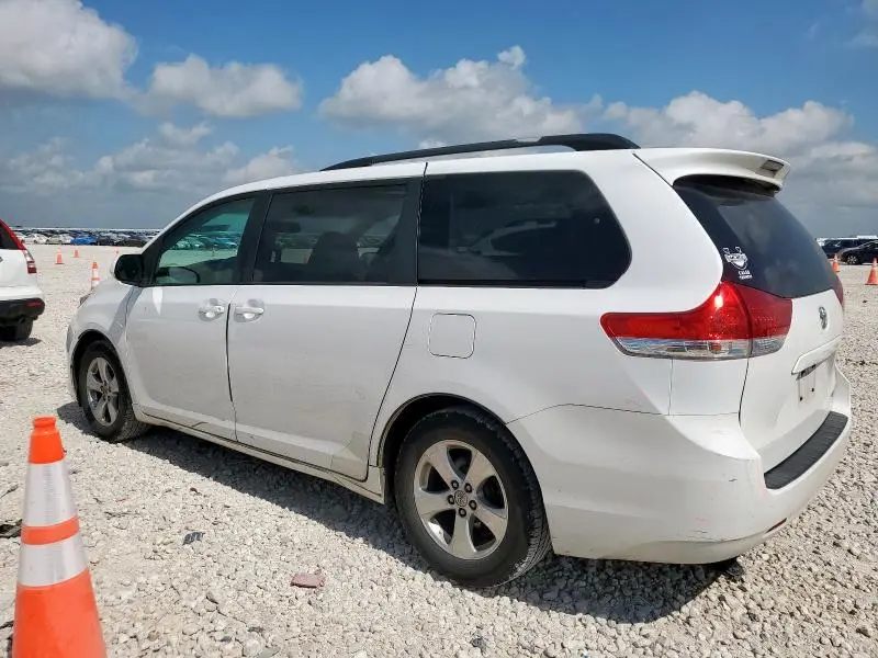 2014 TOYOTA SIENNA LE  